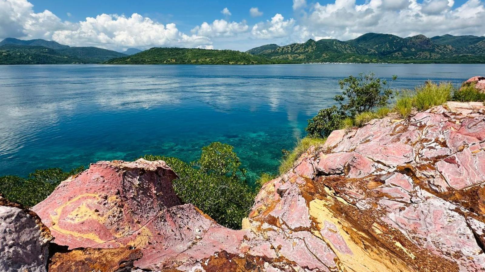 D'Flora Homestay Labuan Bajo Extérieur photo