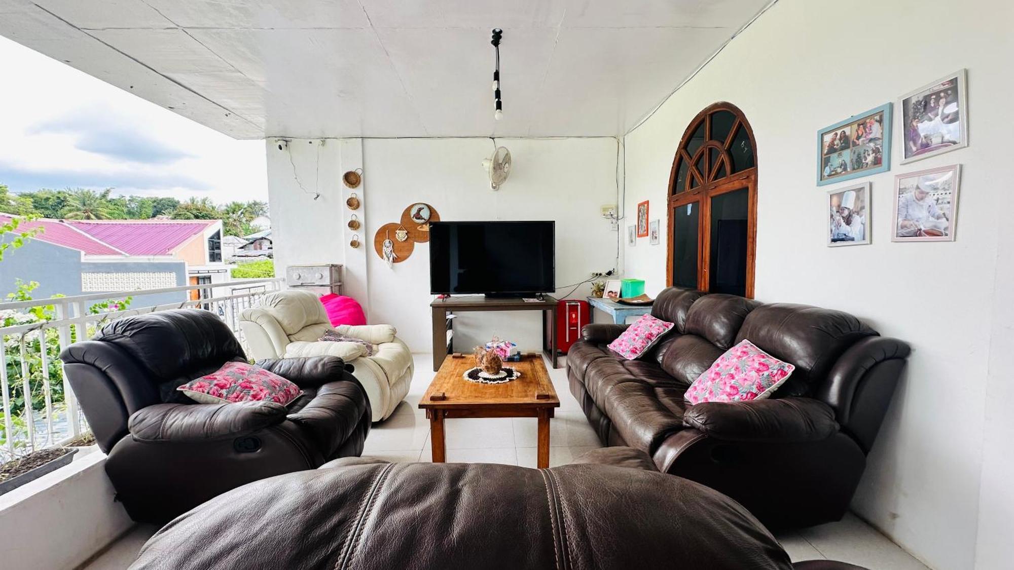 D'Flora Homestay Labuan Bajo Extérieur photo