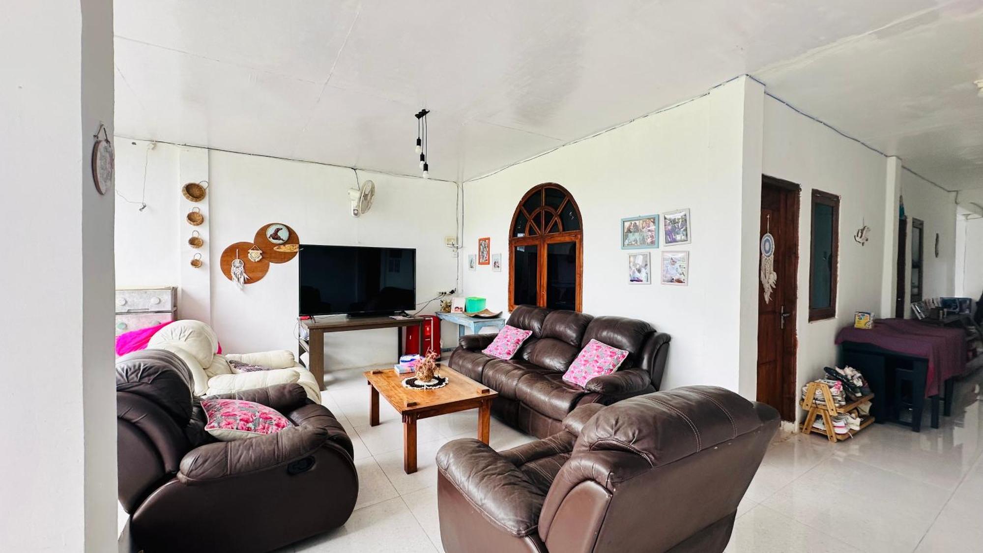 D'Flora Homestay Labuan Bajo Extérieur photo