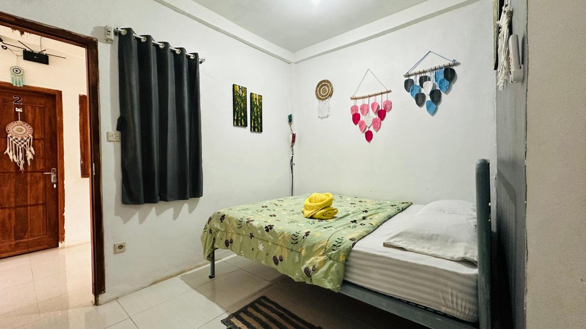 D'Flora Homestay Labuan Bajo Extérieur photo