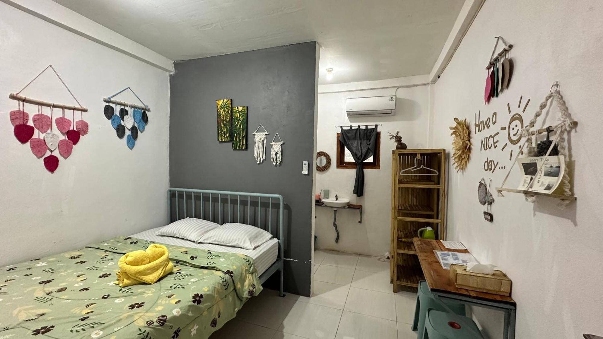 D'Flora Homestay Labuan Bajo Extérieur photo